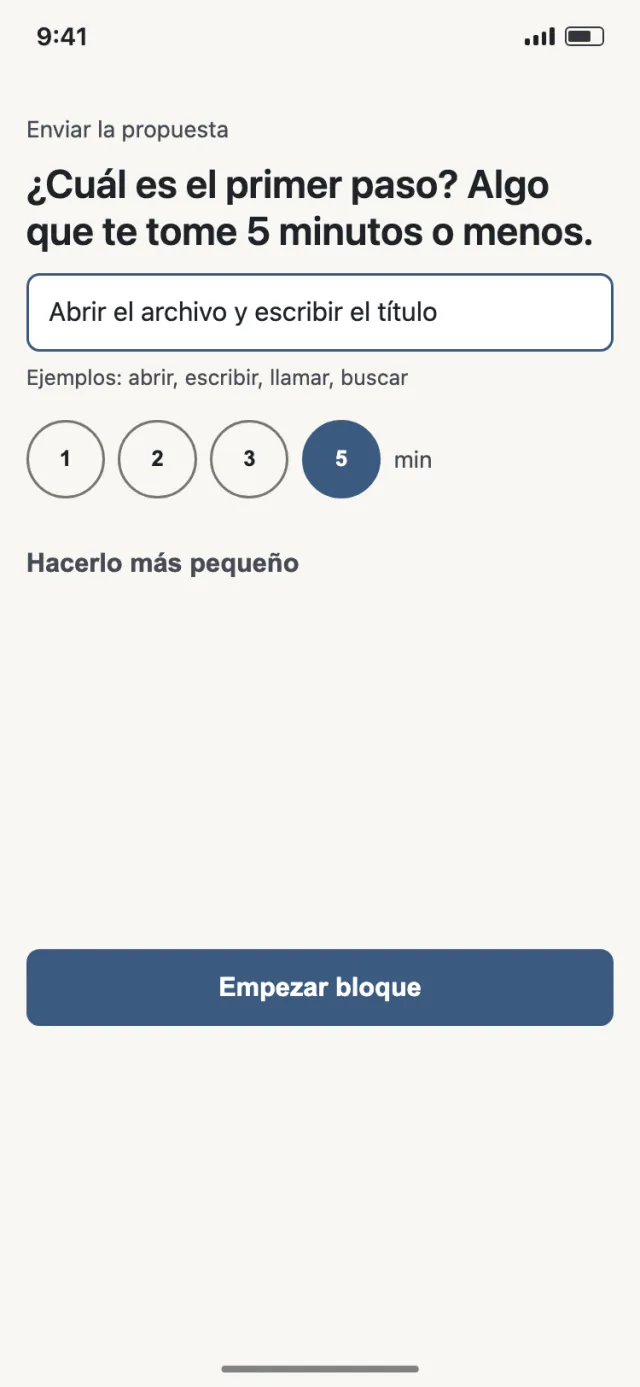 Pantalla del primer paso: «¿Cuál es el primer paso? Algo que te tome 5 minutos o menos», con el paso escrito, 5 minutos elegidos y el botón Empezar bloque.